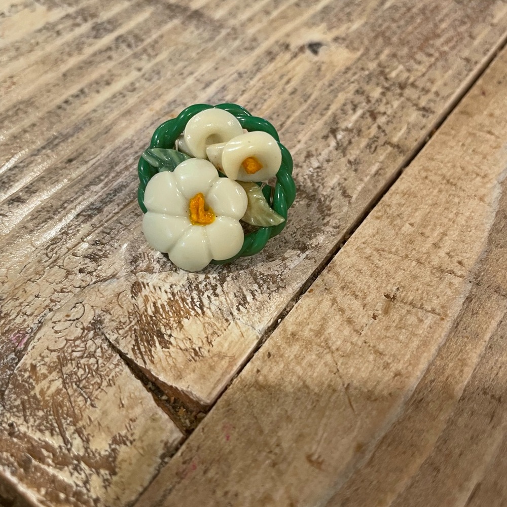 Handcrafted vintage calla lily pin brooch